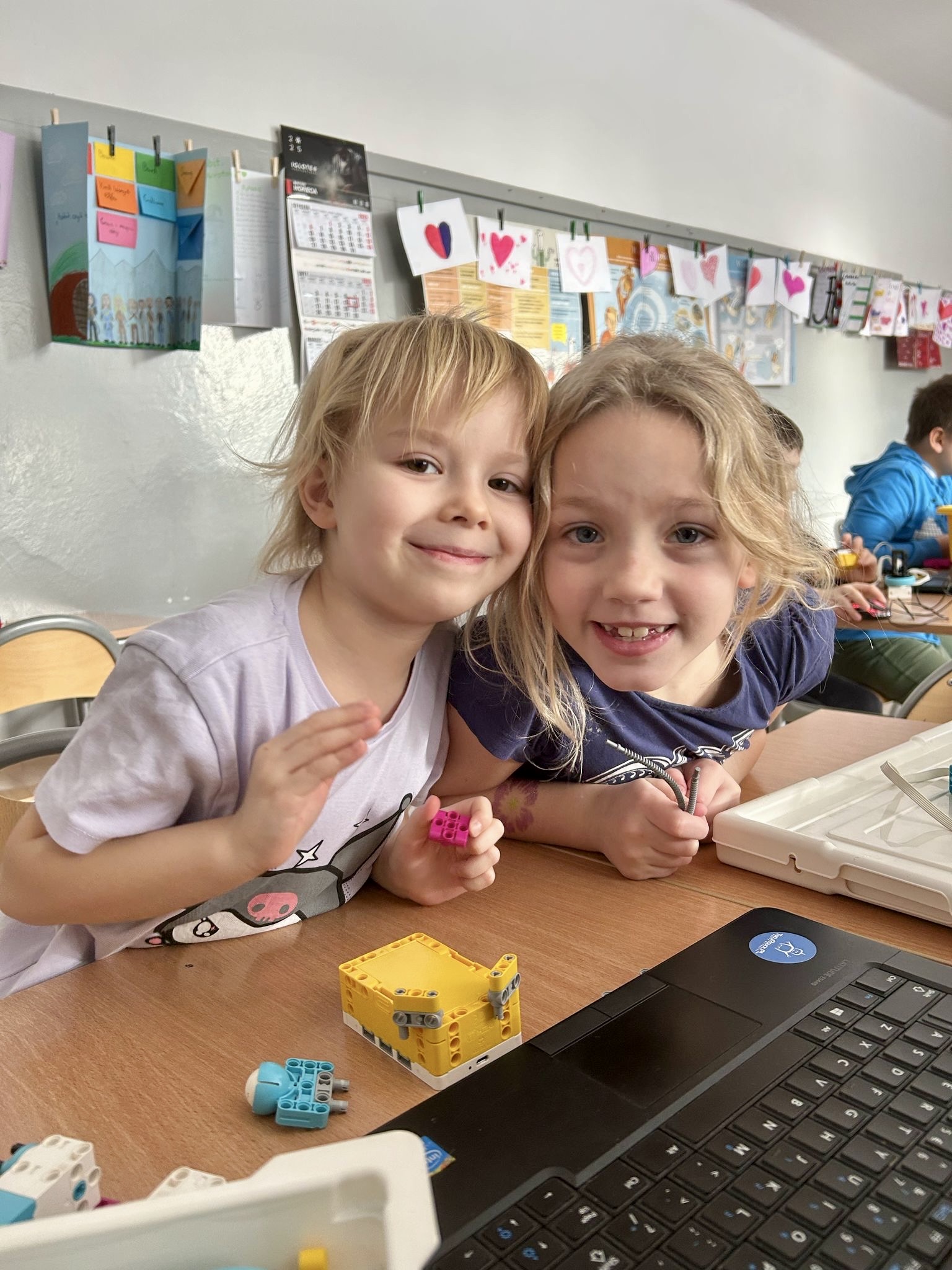 Półkolonie letnie 2025 z TwojRobot.pl – podsumowanie wakacji pełnych uśmiechu i zabawy